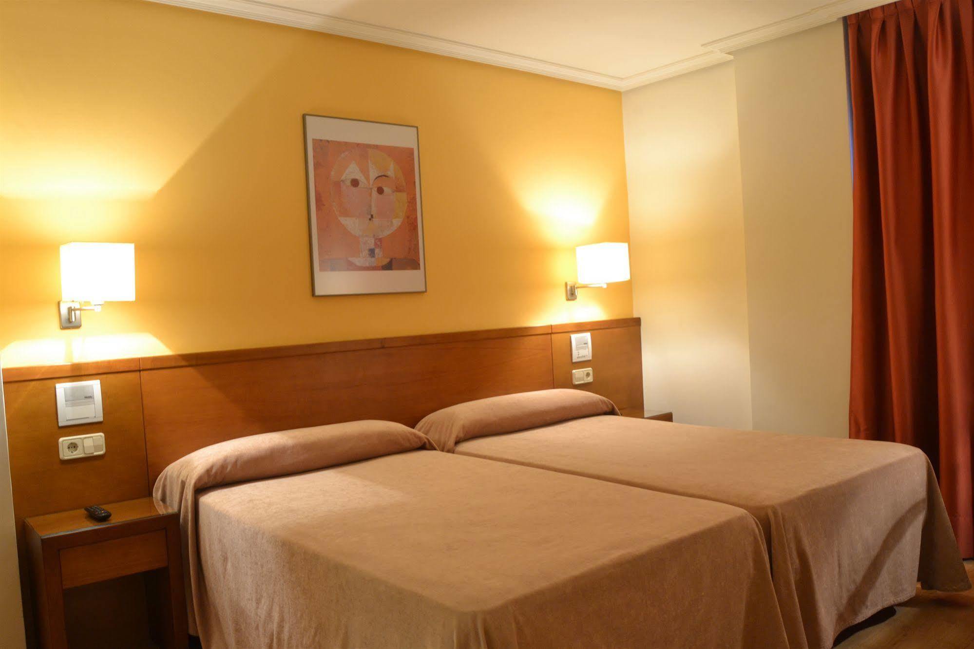 U Hotel Ogalia ויגו מראה חיצוני תמונה