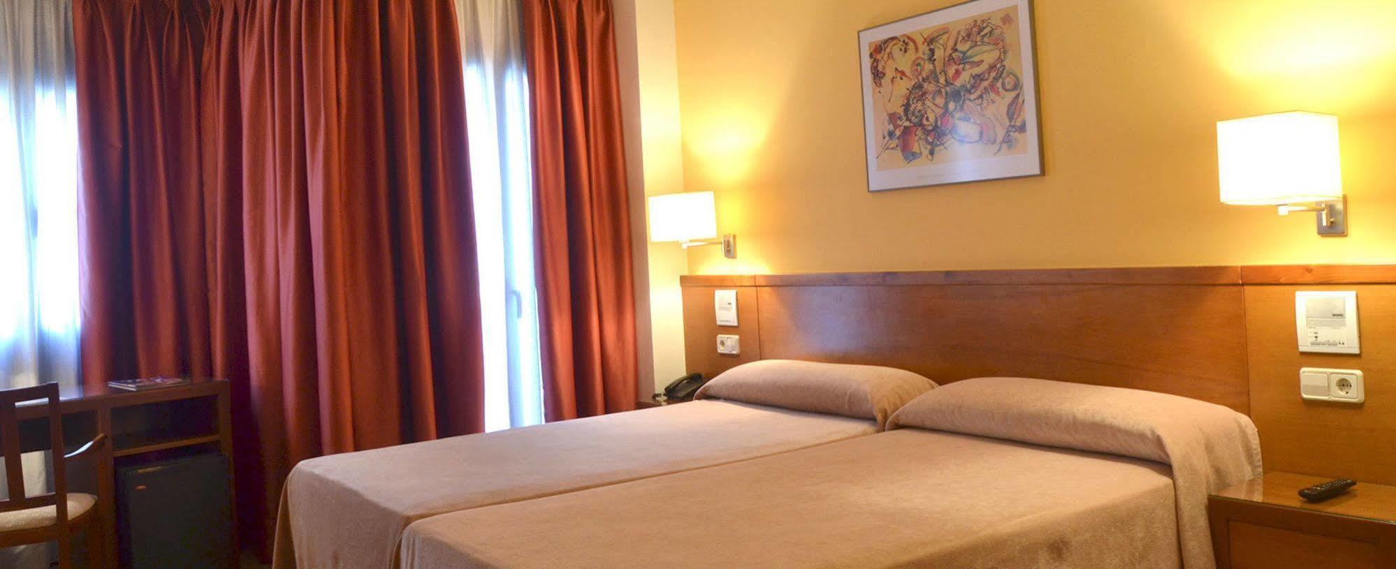 U Hotel Ogalia ויגו מראה חיצוני תמונה